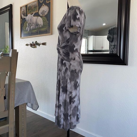 Daisy Fuentes Stretch Tie Dye V-Neck Short Sleeve Fit & Flare Dress Gray Medium - Picture 2 of 15